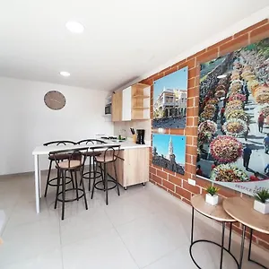 Precioso En Con Parqueadero Gratis Laure , Medellín Colombia